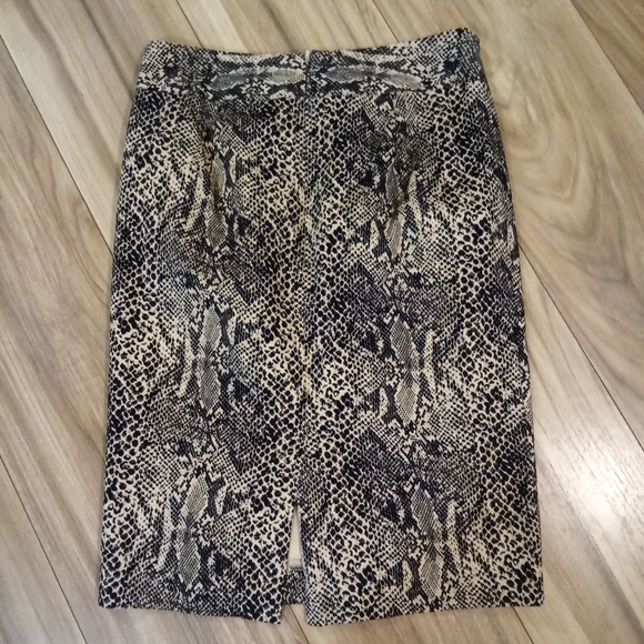 Michael Michael Kors Reptile Print Pencil Skirt. - Picture 11 of 11